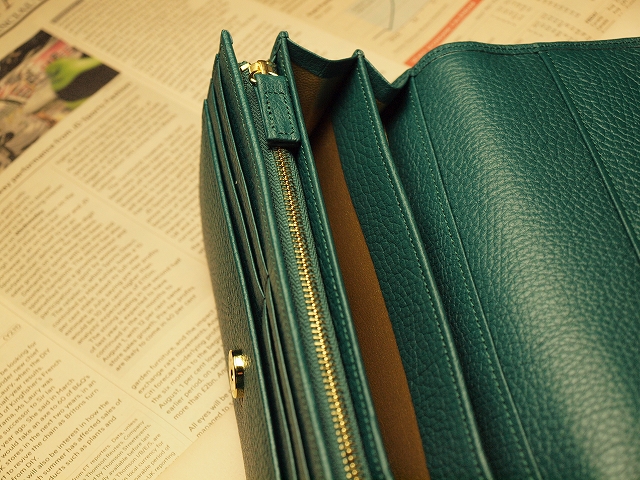 緑の財布マグネットタイプ内部