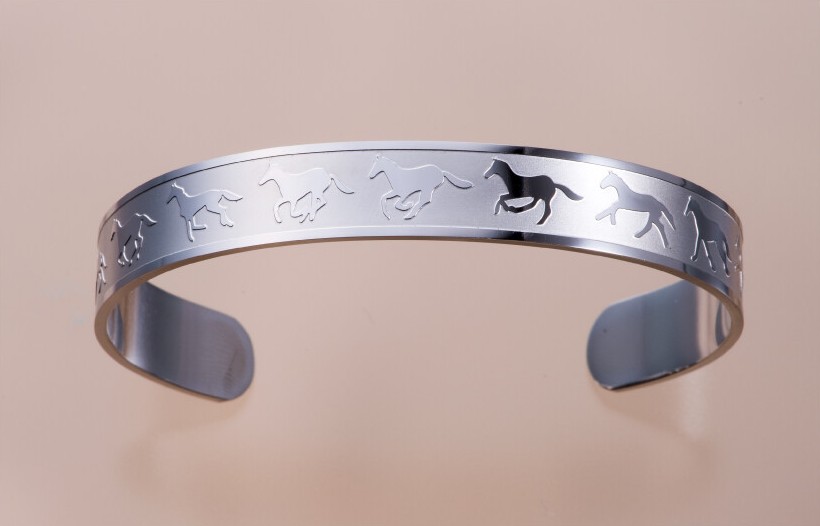 馬九行久金運腕輪